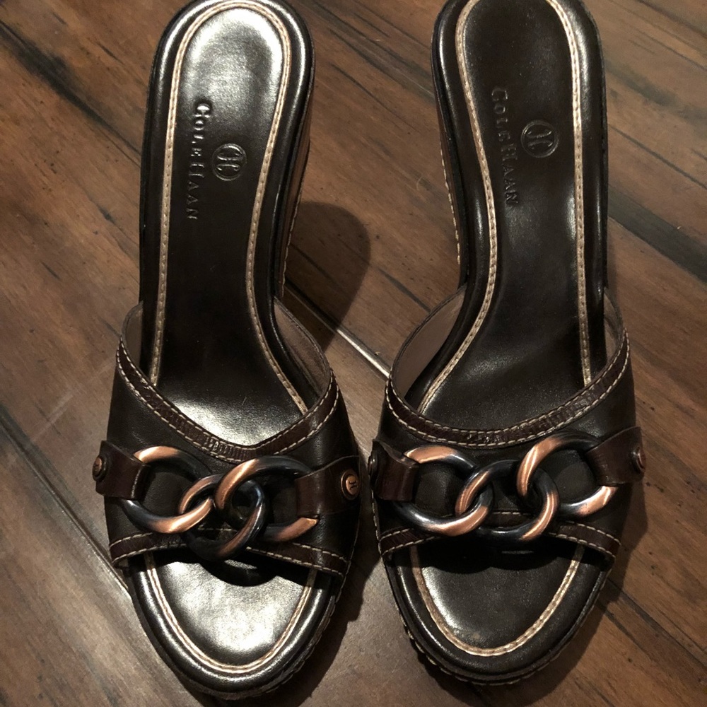 COLE HANN. WEDGES W METAL HARDWARE